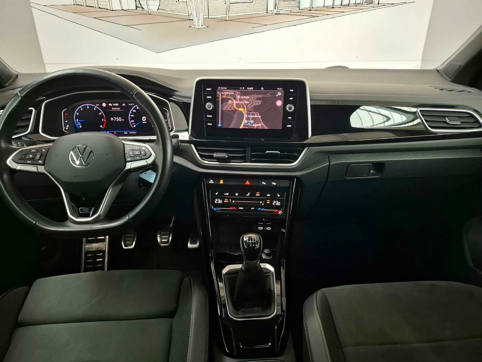 Fahrzeugabbildung Volkswagen T-Roc R-Line 1.5 TSI 6-Gang +AHK +LED+ACC+Kamera