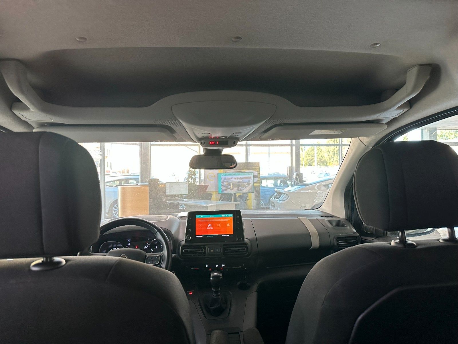 Fahrzeugabbildung Citroën Berlingo Shine M 1.2T NAVI/HEAD-UP/PDC+CAM/AHK