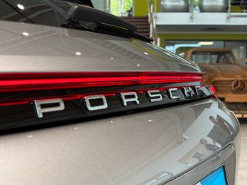 Porsche Panamera - 4