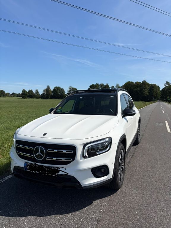 Image of Mercedes-Benz GLB 200