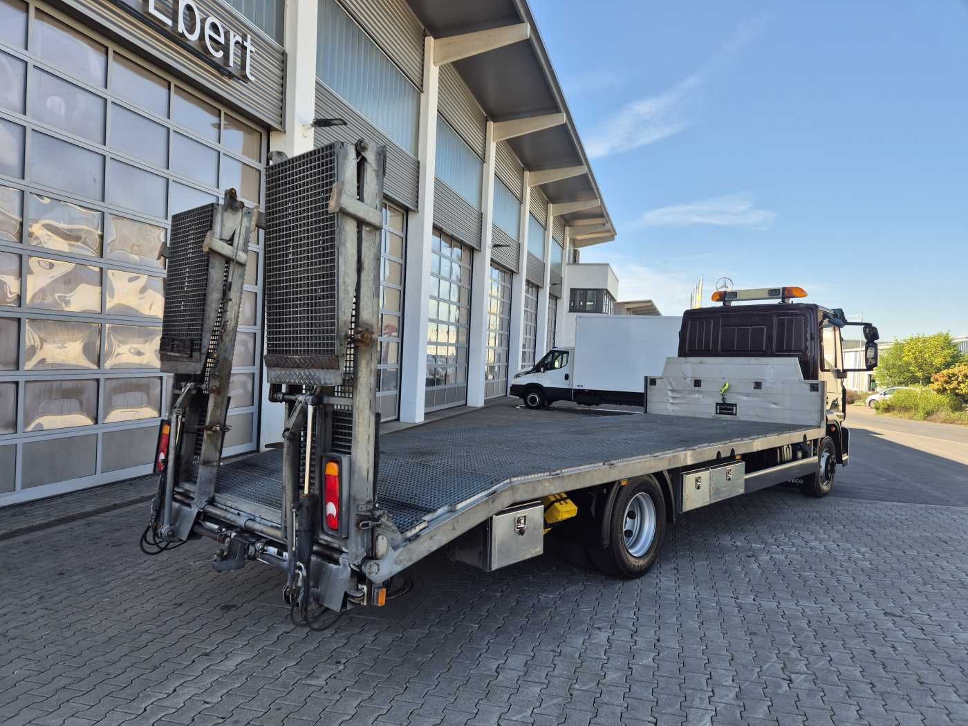 Fahrzeugabbildung Iveco Eurocargo ML140E25/P Maschinentransporter Winde