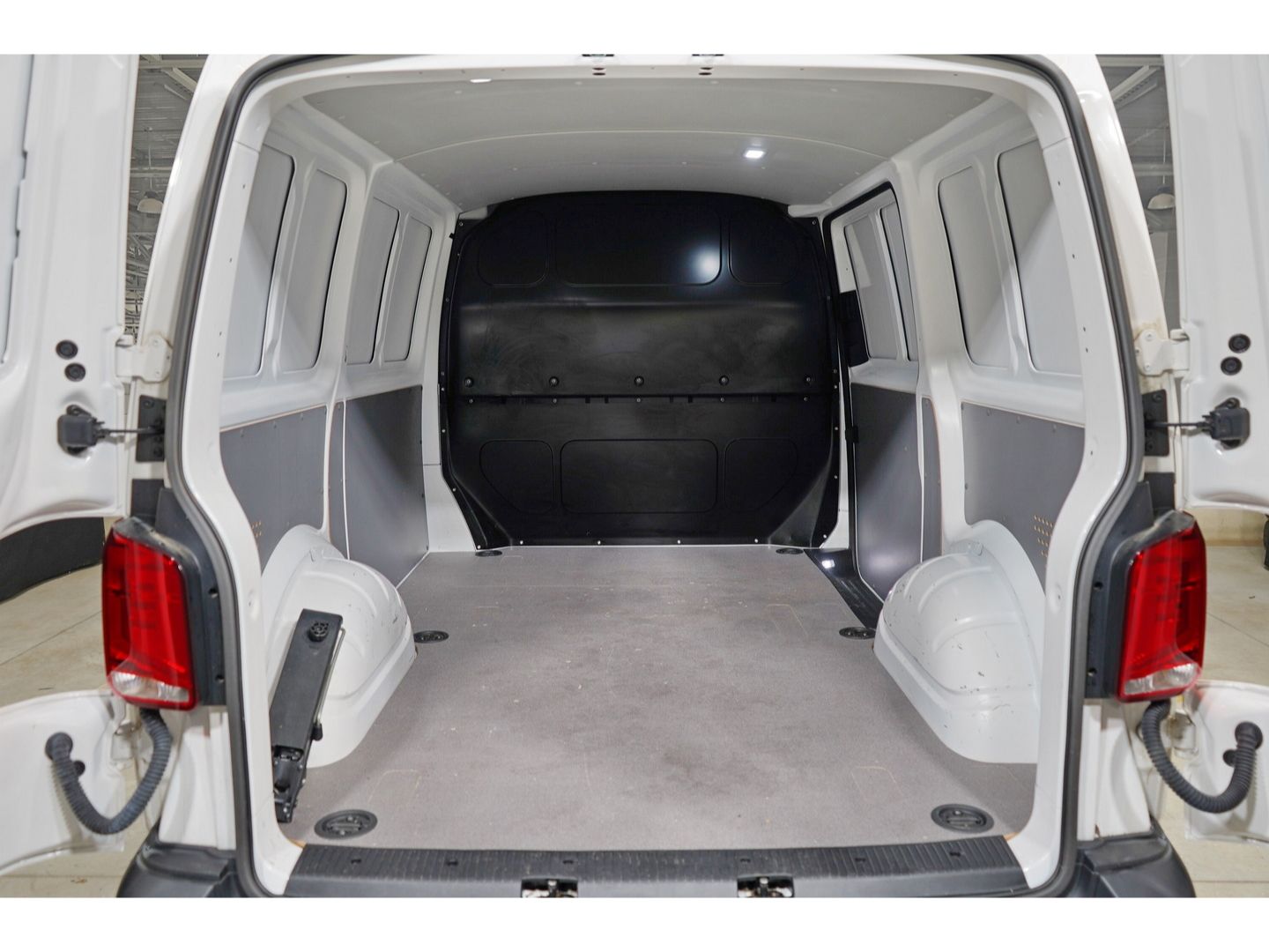 Volkswagen T6 Transporter - Bild 10