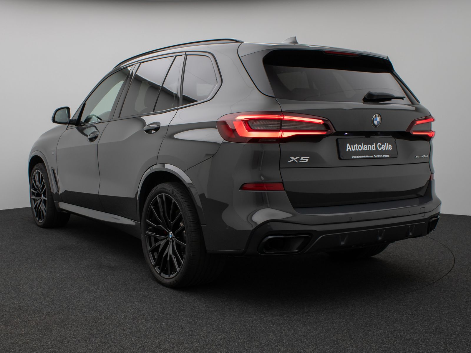 Fahrzeugabbildung BMW X5 xD40d M Sport B&W SoftClose Panorama HUD Voll