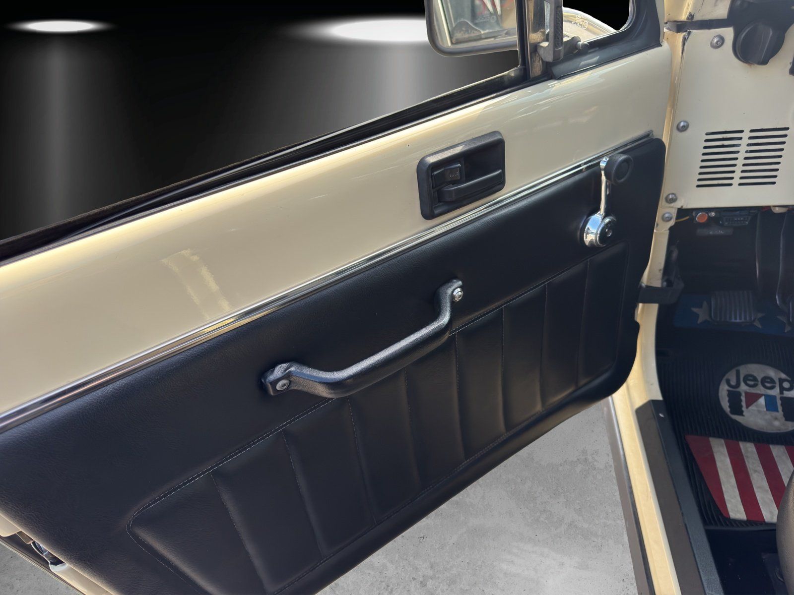 Fahrzeugabbildung Jeep CJ7 V8 LT1 H-Zulassung alles eingetragen