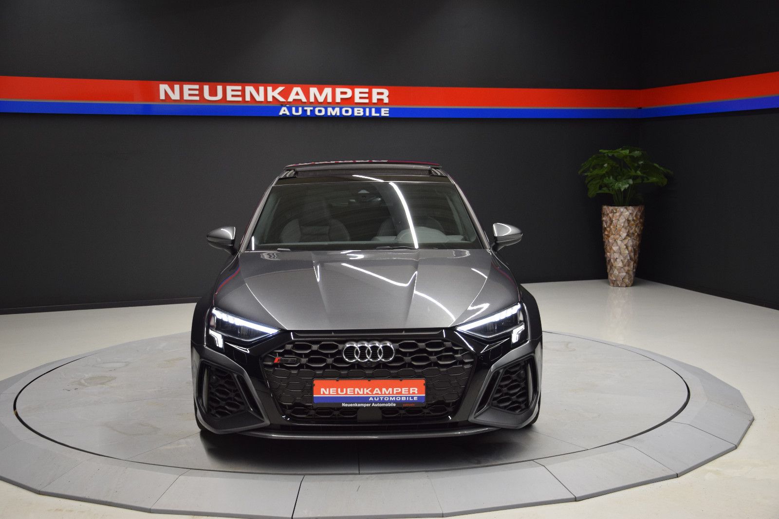 Fahrzeugabbildung Audi RS3 Sportback 2.5 TFSI Massage B&O Pano ACC B&O