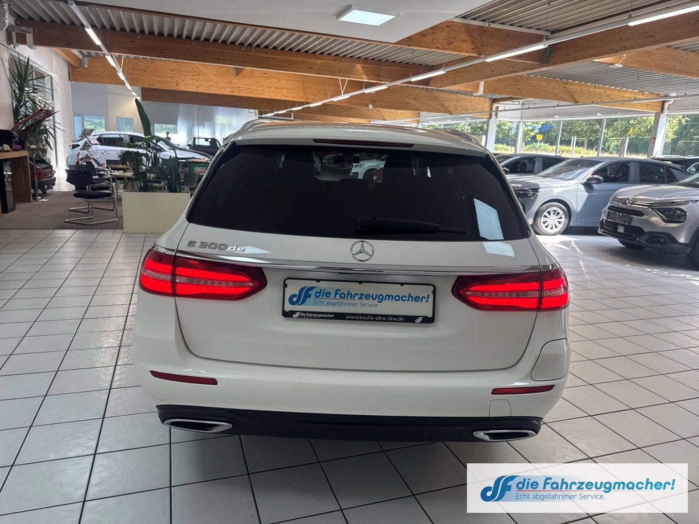 Fahrzeugabbildung Mercedes-Benz E 300 T-Modell de Niveau Navi Digitales Cockpit