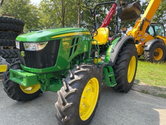 John Deere 5058E