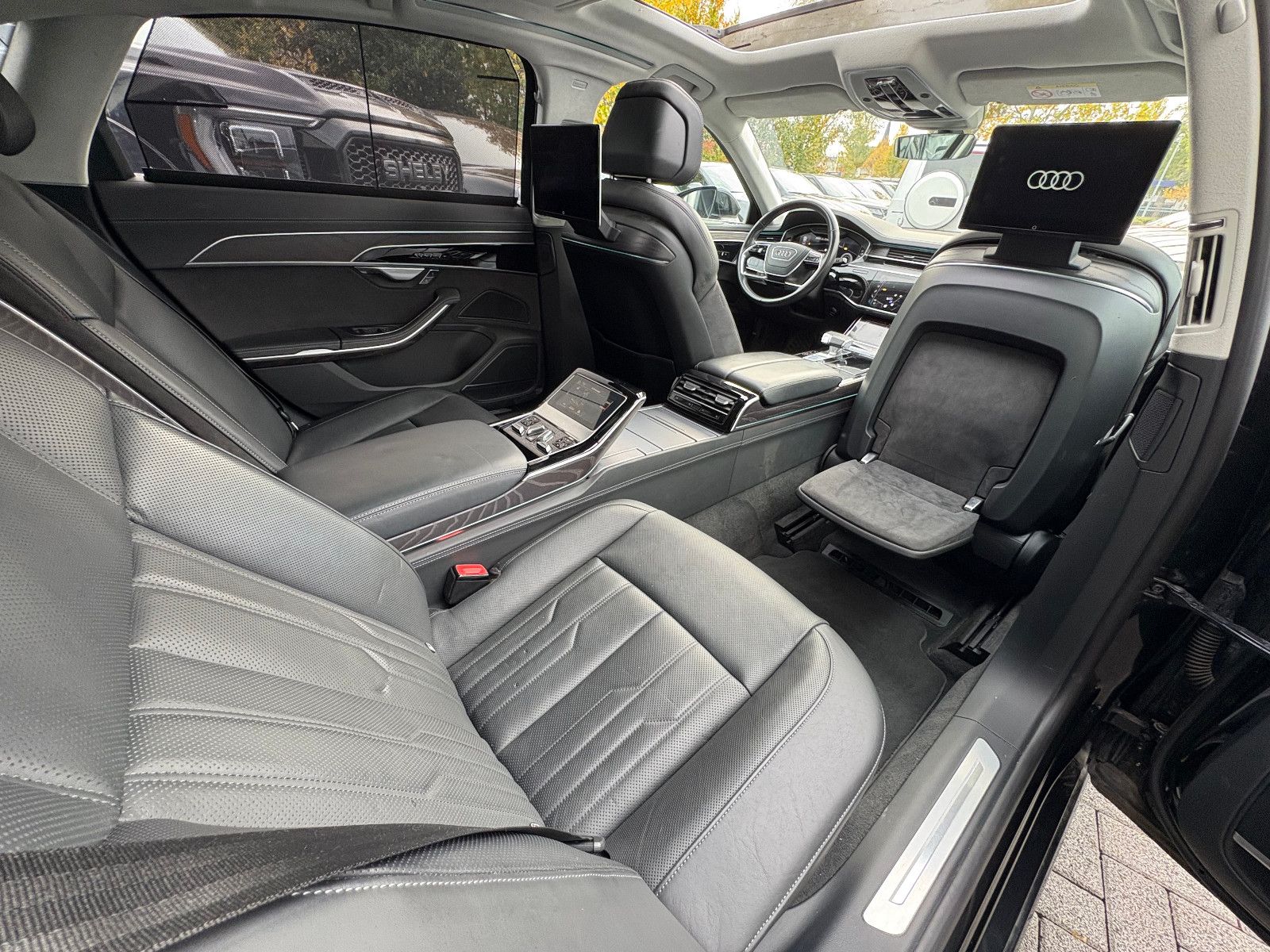 Fahrzeugabbildung Audi A8 60 TFSI e L quattro/Chauffeur-Paket/Fond-TV/
