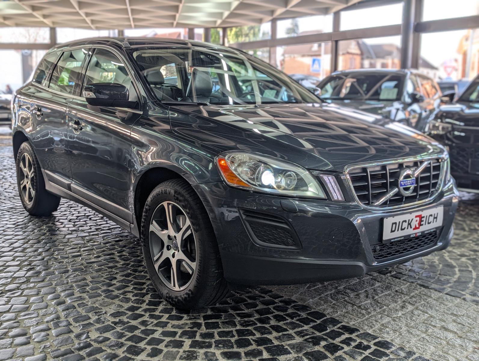 Volvo XC60 Summum KAM MEMO LEDER XENON AHK SCHECKHEFT