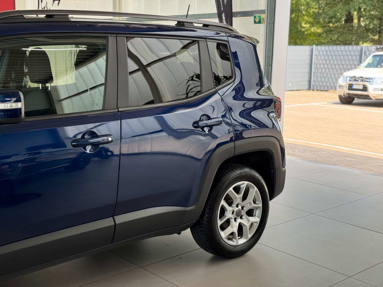 Fahrzeugabbildung Jeep Renegade Limited S 4WD Technologie-Paket