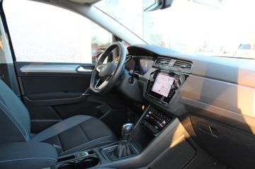 Fahrzeugabbildung Volkswagen Touran 2.0 TDI Active 7 Sitze ACC
