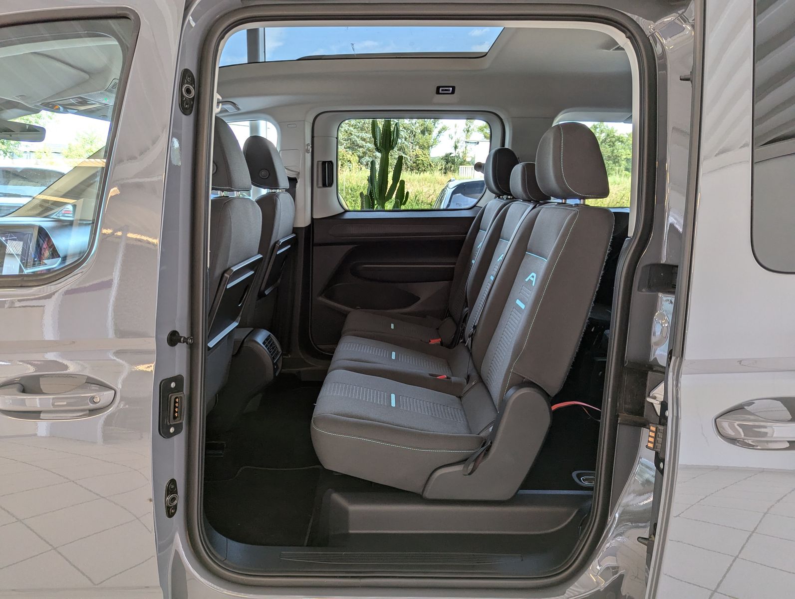 FORD Grand Tourneo L2 Active 7-Sitz Bi-LED Pano AHK - Image 13