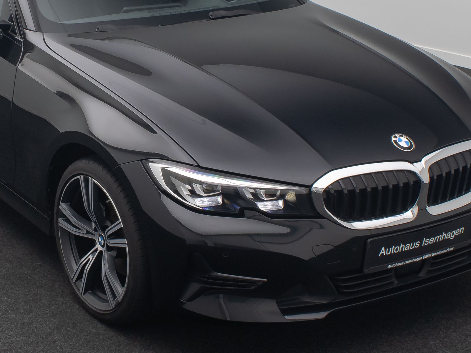 Fahrzeugabbildung BMW 320d ACC Alarm HUD DAB H/K Panoram Sportsitz 19"