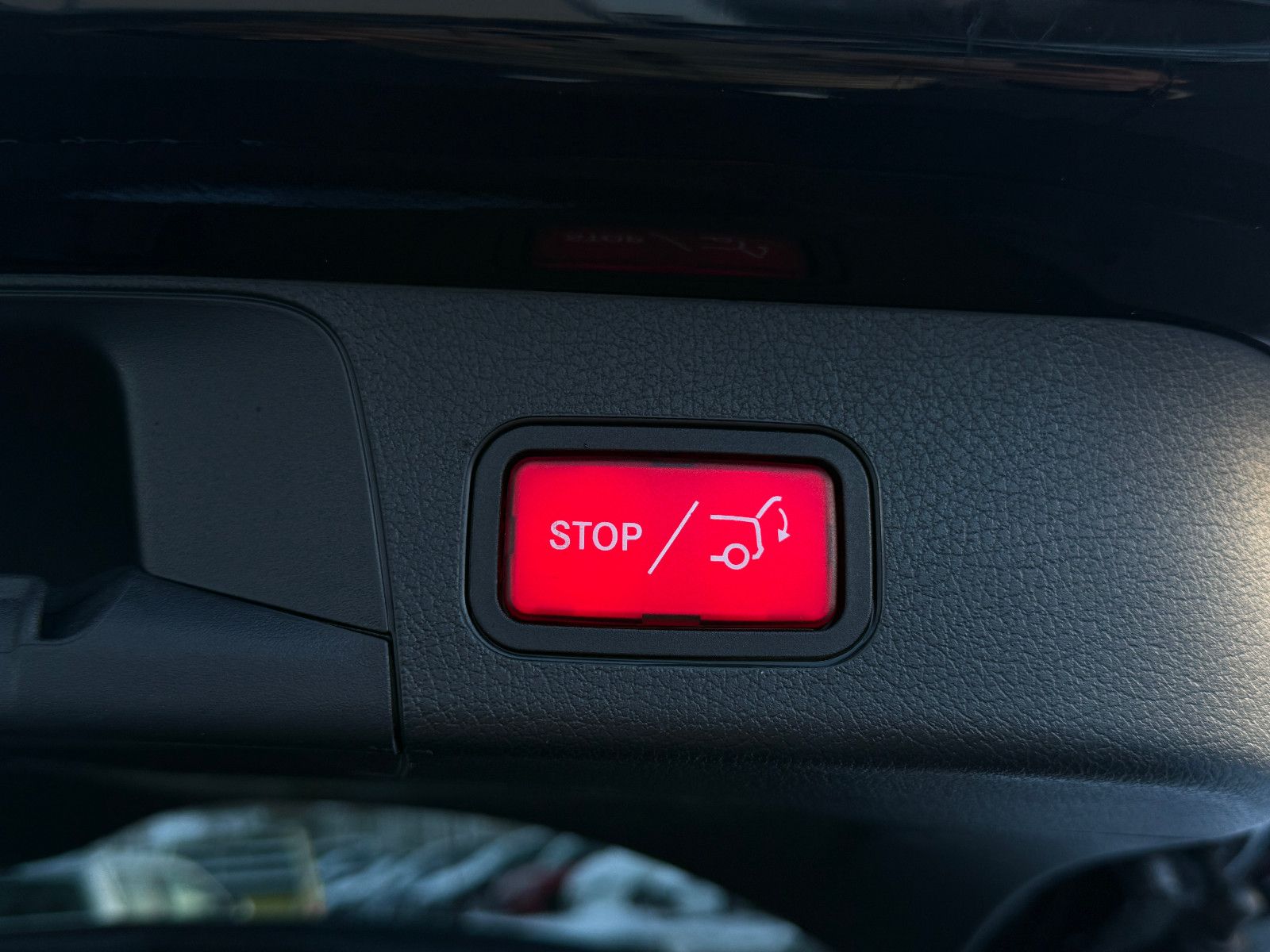 Fahrzeugabbildung Mercedes-Benz GLB 220d 4Matic Aut AHK DAB Navi Memory SHZ PDC