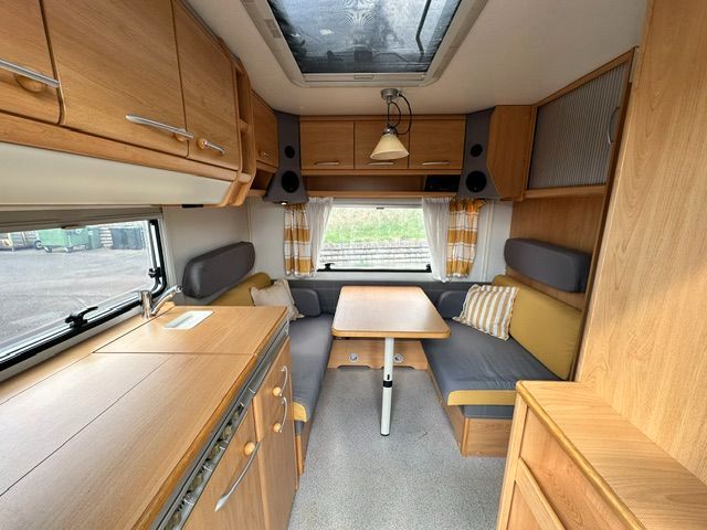 Fahrzeugabbildung Knaus 400 Doppelbett Heizung, Strom, Bad, 4 P. 100Km/H