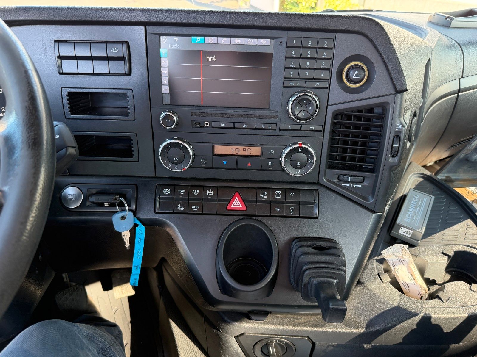 Fahrzeugabbildung Mercedes-Benz Arocs 3251K 8x4 AMTEC Thermokipper +Sprider M25E