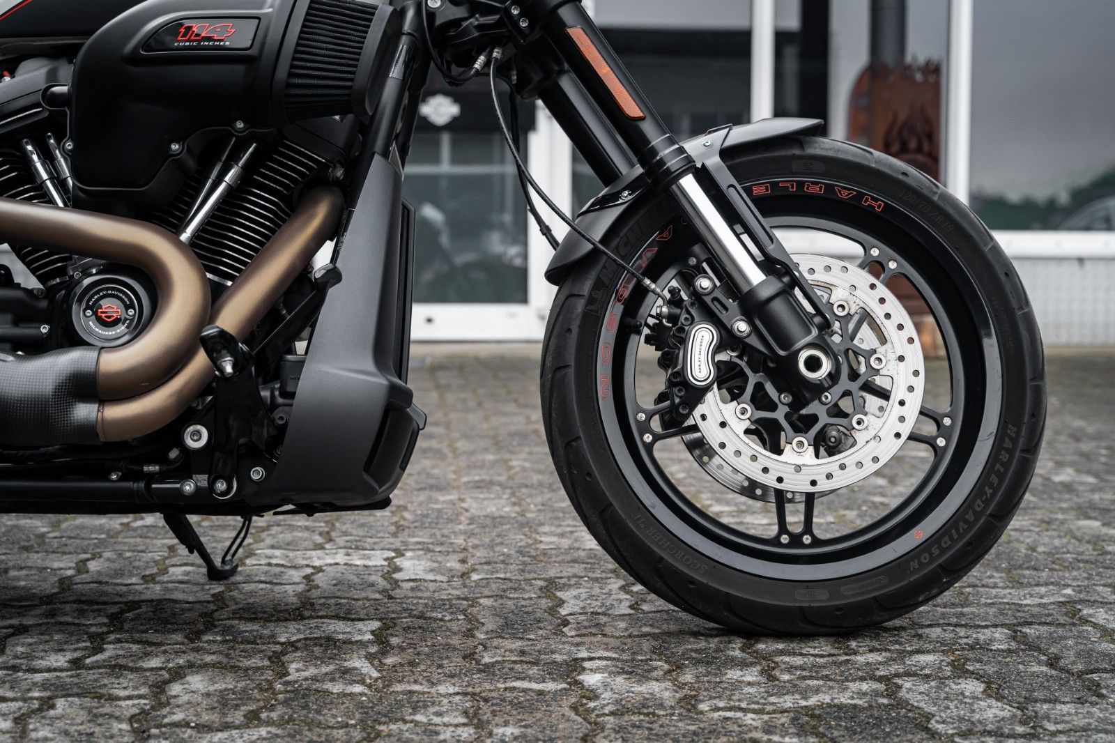 Fahrzeugabbildung Harley-Davidson FXDRS 114 CUI - KESSTECH - SEITLICHER KZH