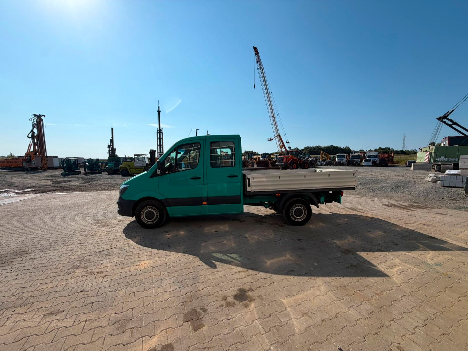 Fahrzeugabbildung Mercedes-Benz Sprinter 216 CDI Pritsche / DoKa / Blatt/Luft