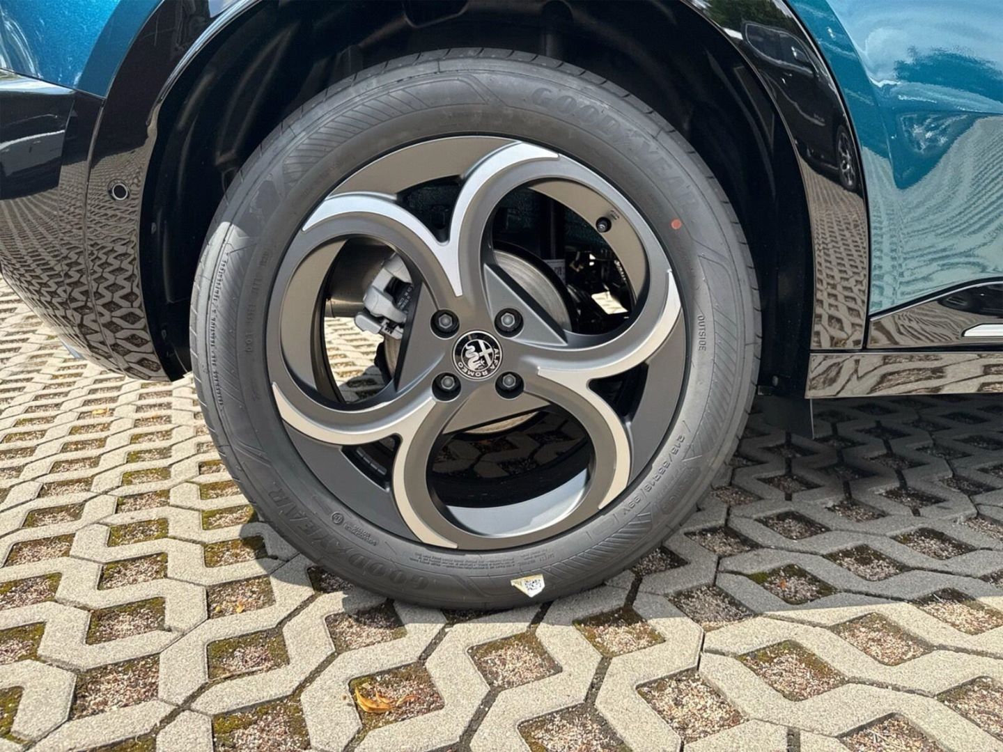 Fahrzeugabbildung Alfa Romeo Junior Ibrida Sport Speciale 1,2 VGT 107kW MY26
