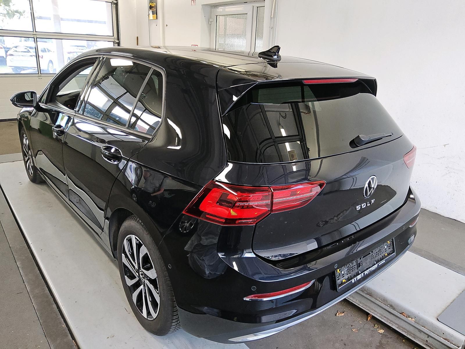 Volkswagen Golf VIII 2.0 TDI DSG/PANO/IQ LIGHT/CAM/AHK/HUD imagem 3