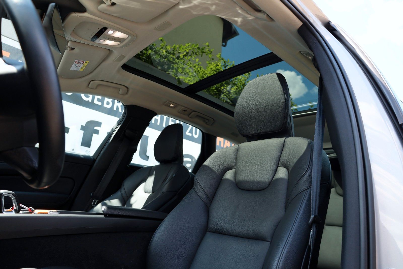 Fahrzeugabbildung Volvo XC60 T6 AWD Inscription,Kamera,4xSH,ACC,Pano,AHK