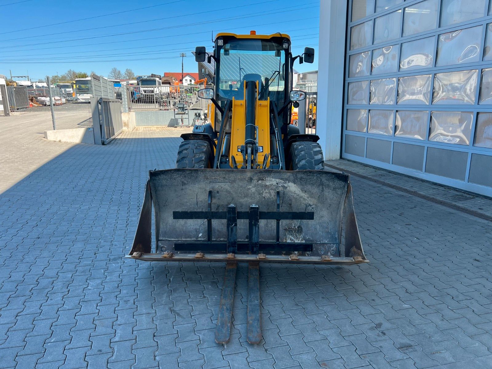 Fahrzeugabbildung JCB 409 SV / nur 758h! / Klappschaufel / Gabel