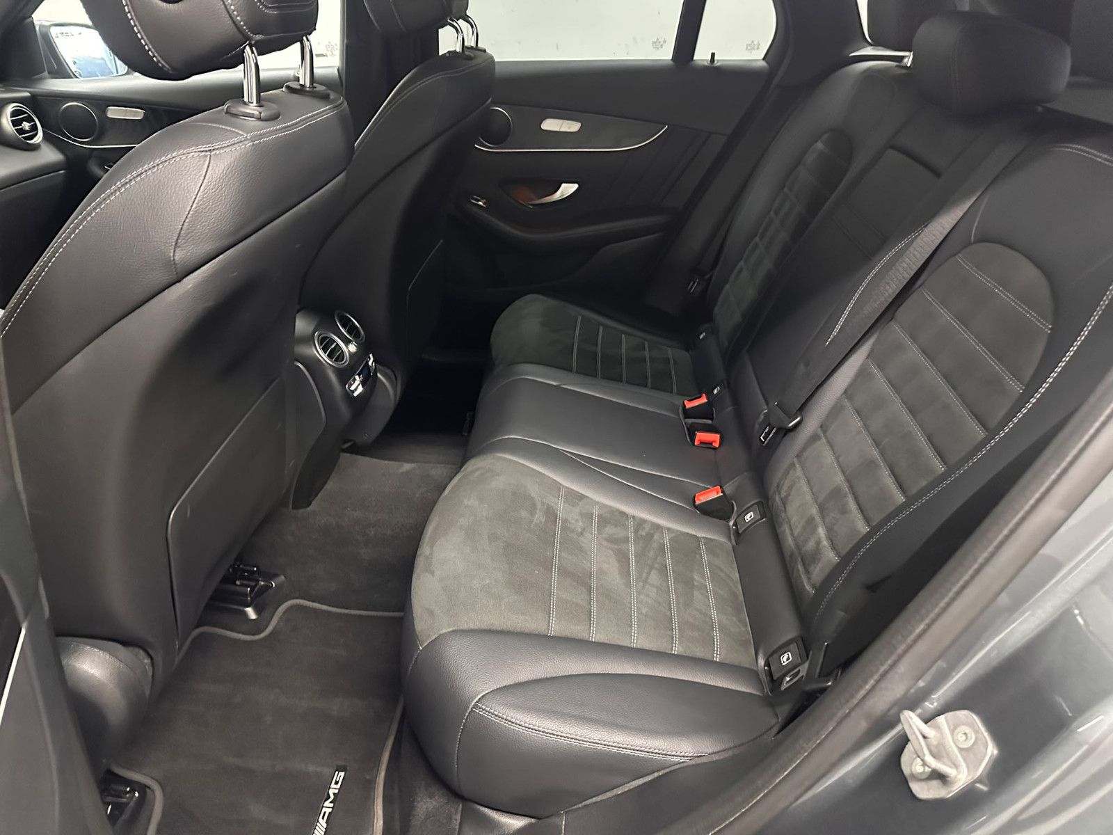 Fahrzeugabbildung Mercedes-Benz GLC 220 d 4MATIC AMG*PANO*360*HUD*AHK*DISTRO