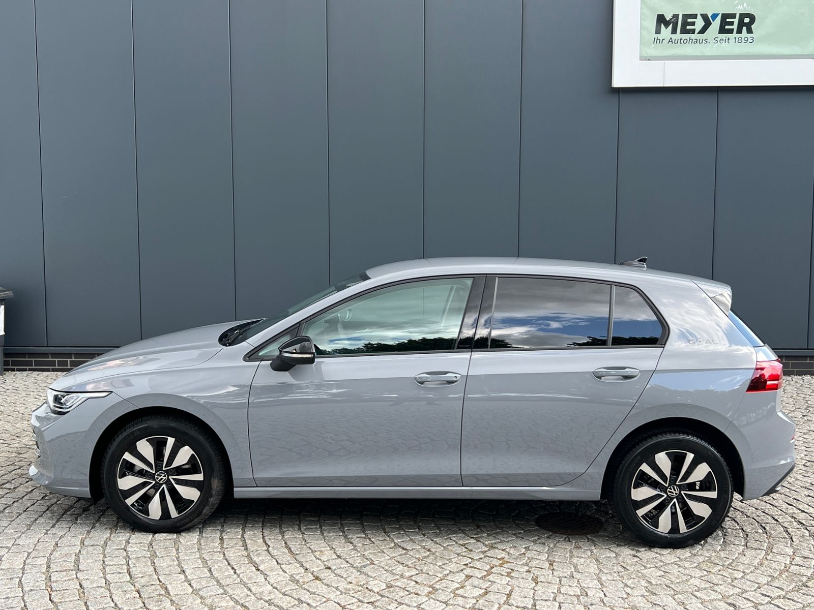 Fahrzeugabbildung Volkswagen Golf VIII GOAL 1.5 TSI *LED, App-Connect, 16'-LM