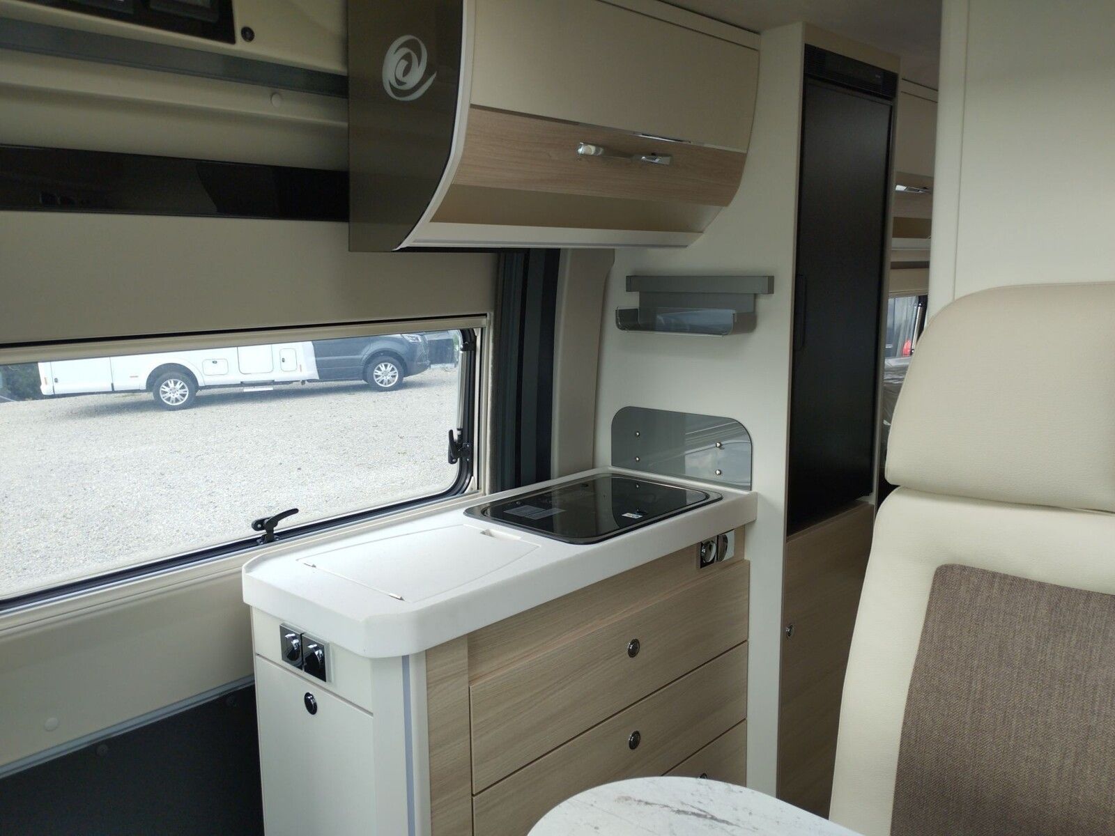 Fahrzeugabbildung Eura Mobil Van V 635 HB Comti D 6E, Mondial Paket