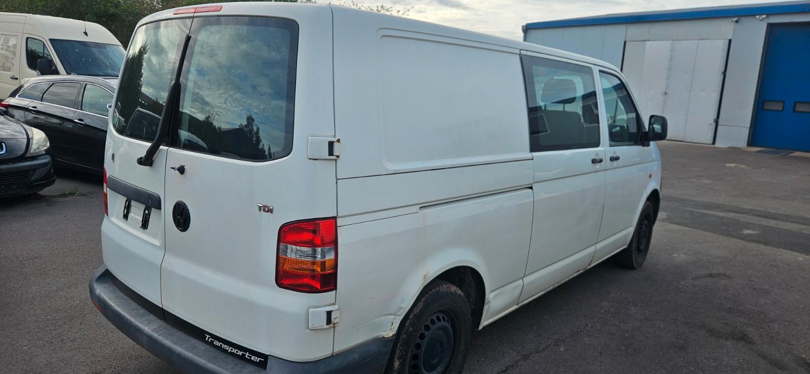 Volkswagen Transporter 2006 — interior