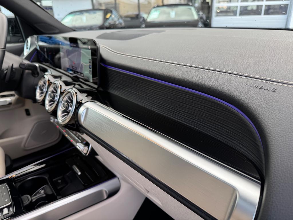 Mercedes-Benz GLB 180