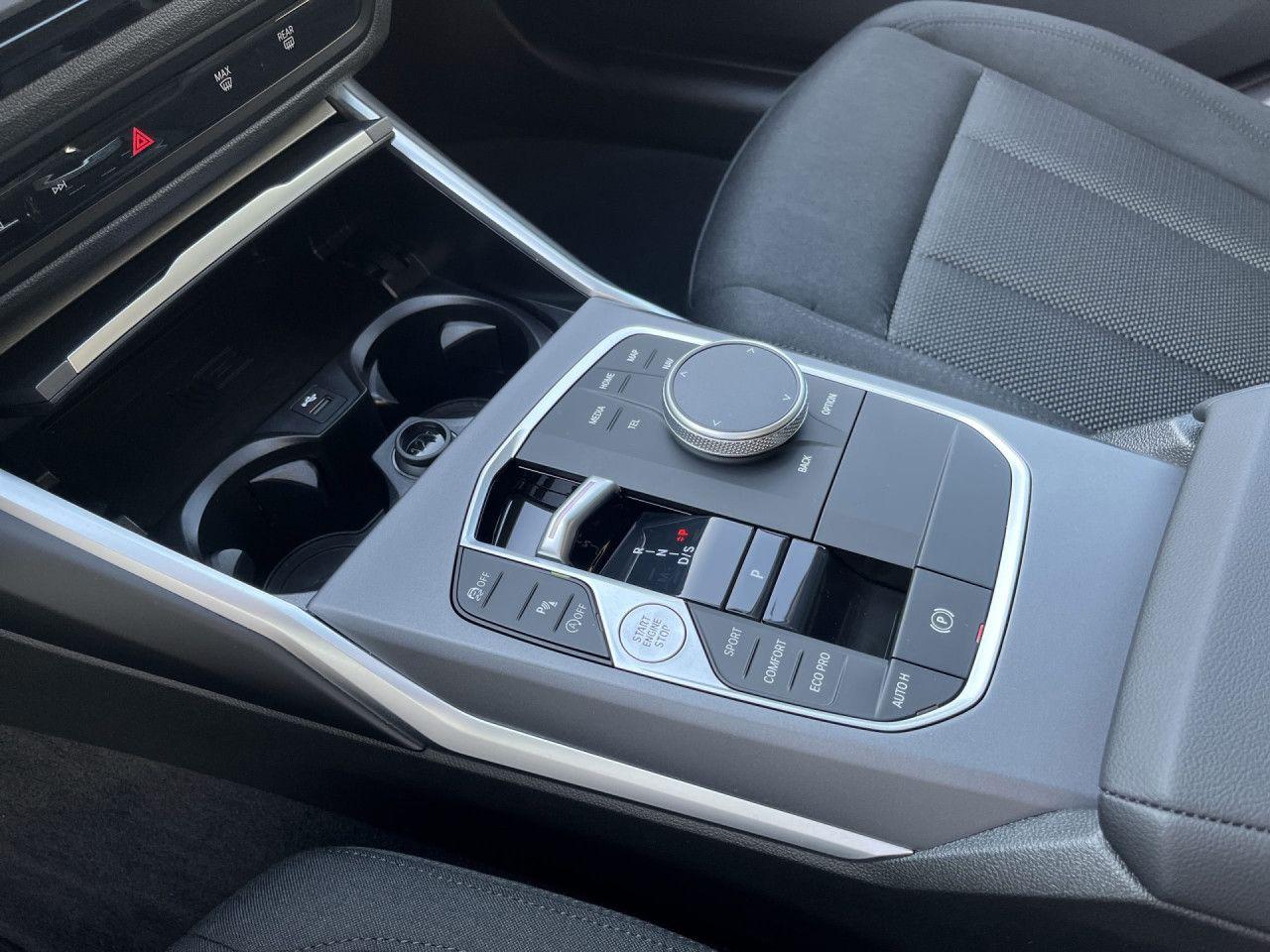 BMW 318i Limousine ParkA,LivePlus,RFK,HiFi,CarPlay