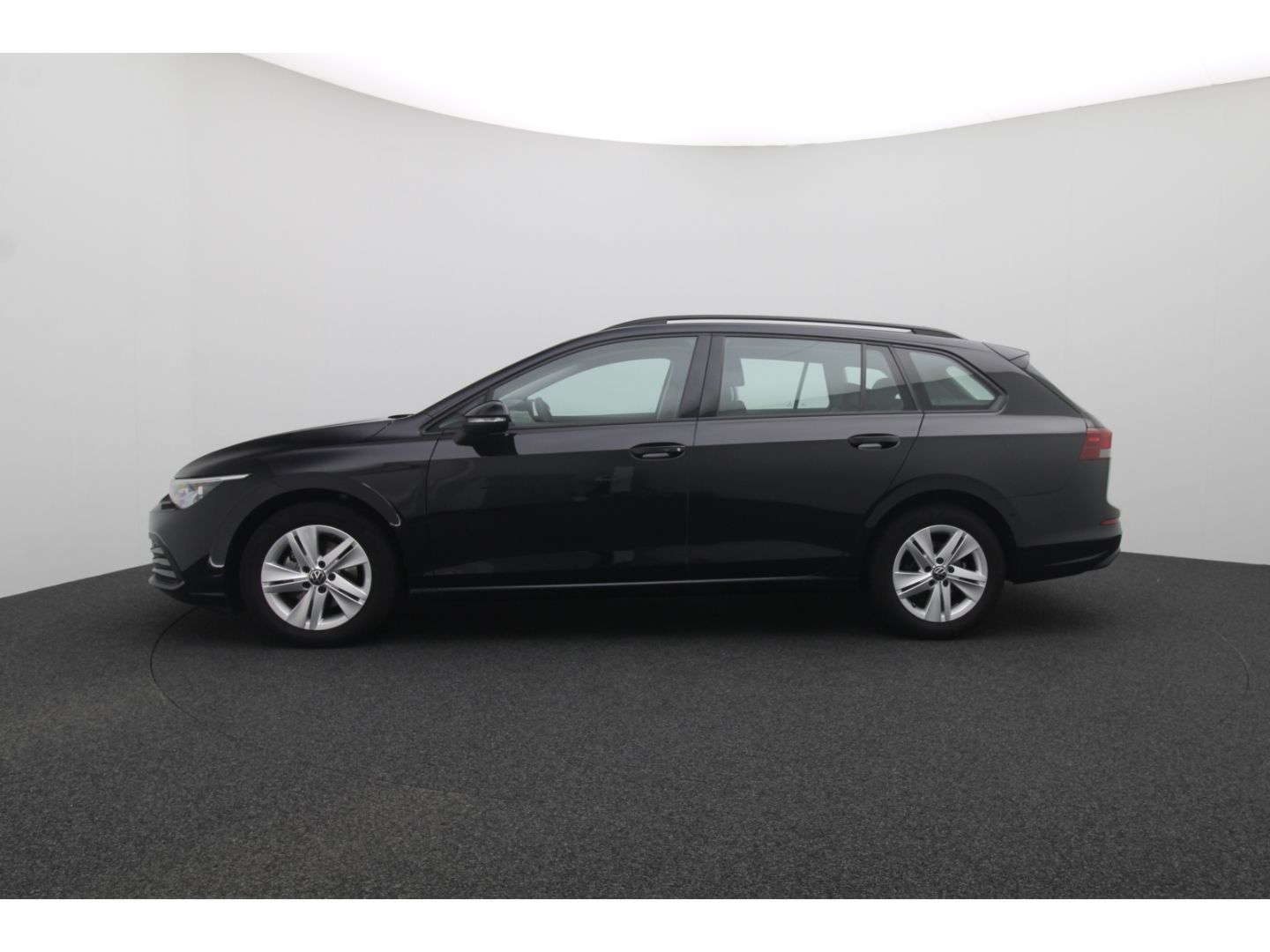 Fahrzeugabbildung Volkswagen Golf VIII Variant Life AHK SHZ ACC