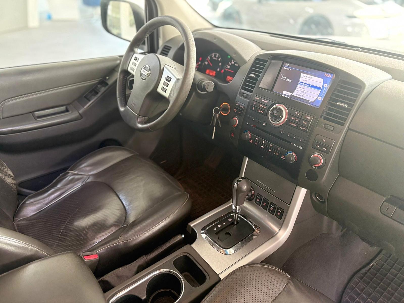 Nissan Navara Double cabine 3.0 231ch - Attelage - Régulateur - Ecran tactile - Sièges chauffants