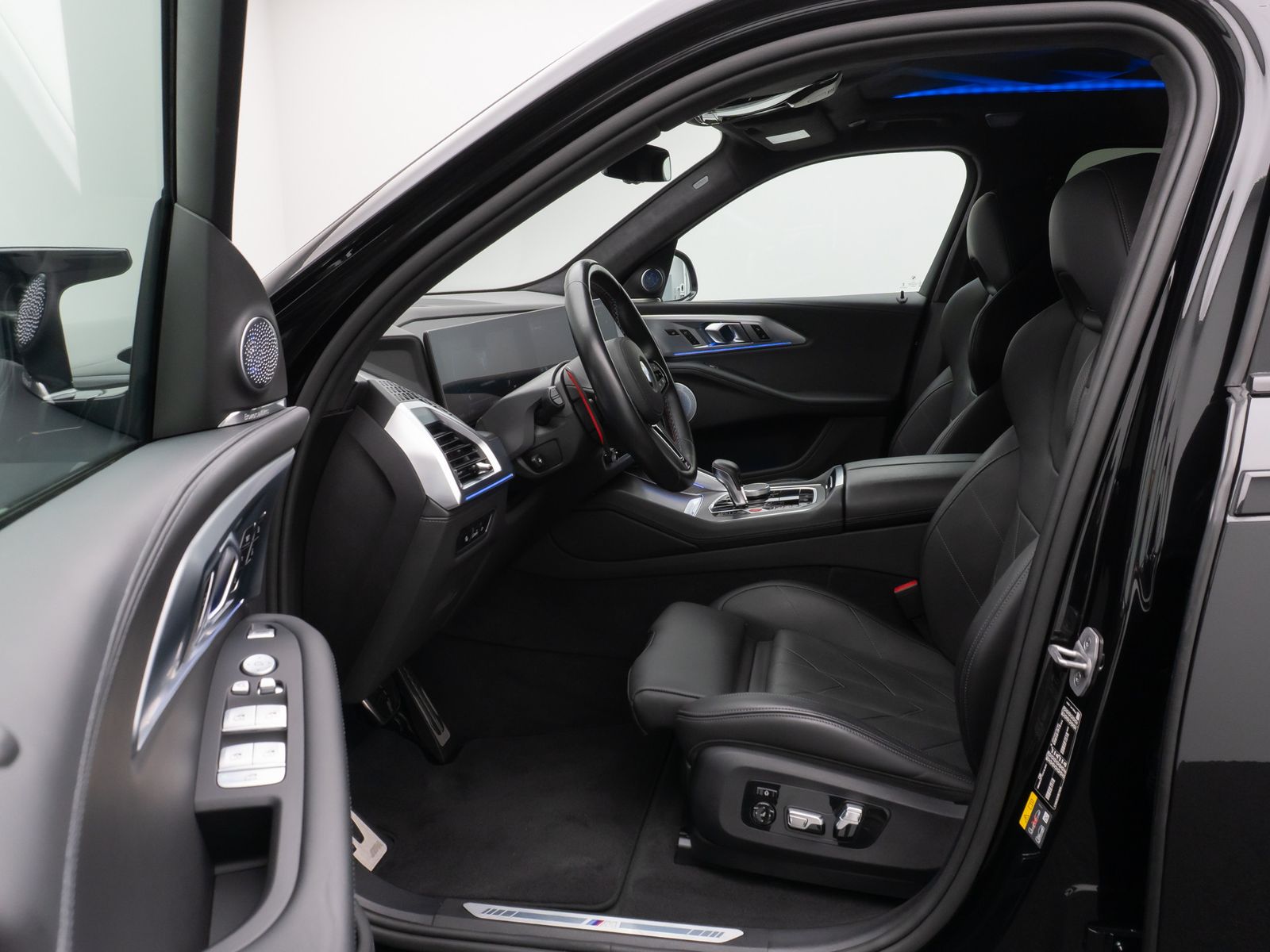 Fahrzeugabbildung BMW XM 360° HUD DAB B&W Massage SoftCl AHK 23Zoll