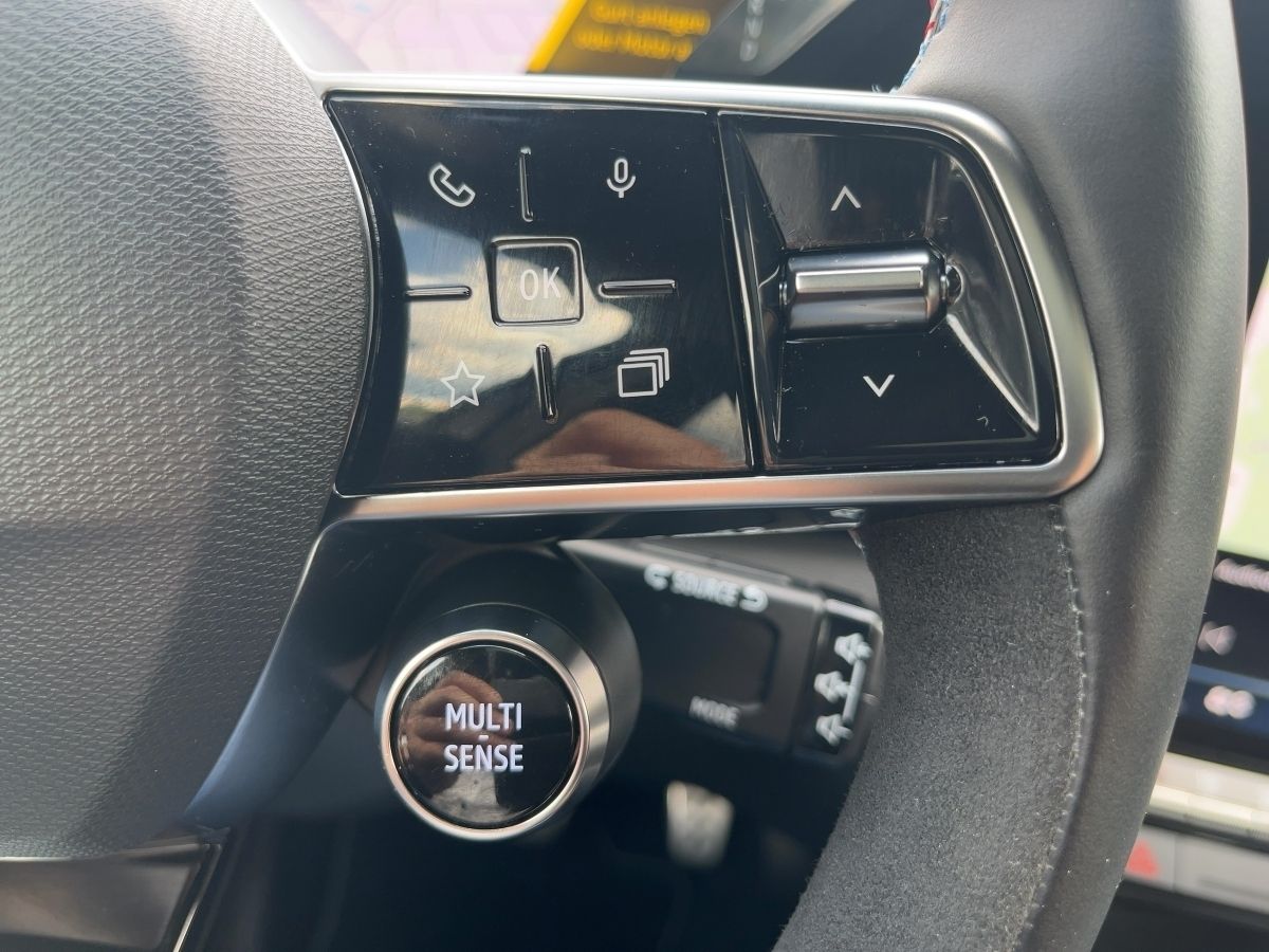 Fahrzeugabbildung Renault Rafale Esprit Alpine Full Hybrid 200 Panod. HUD