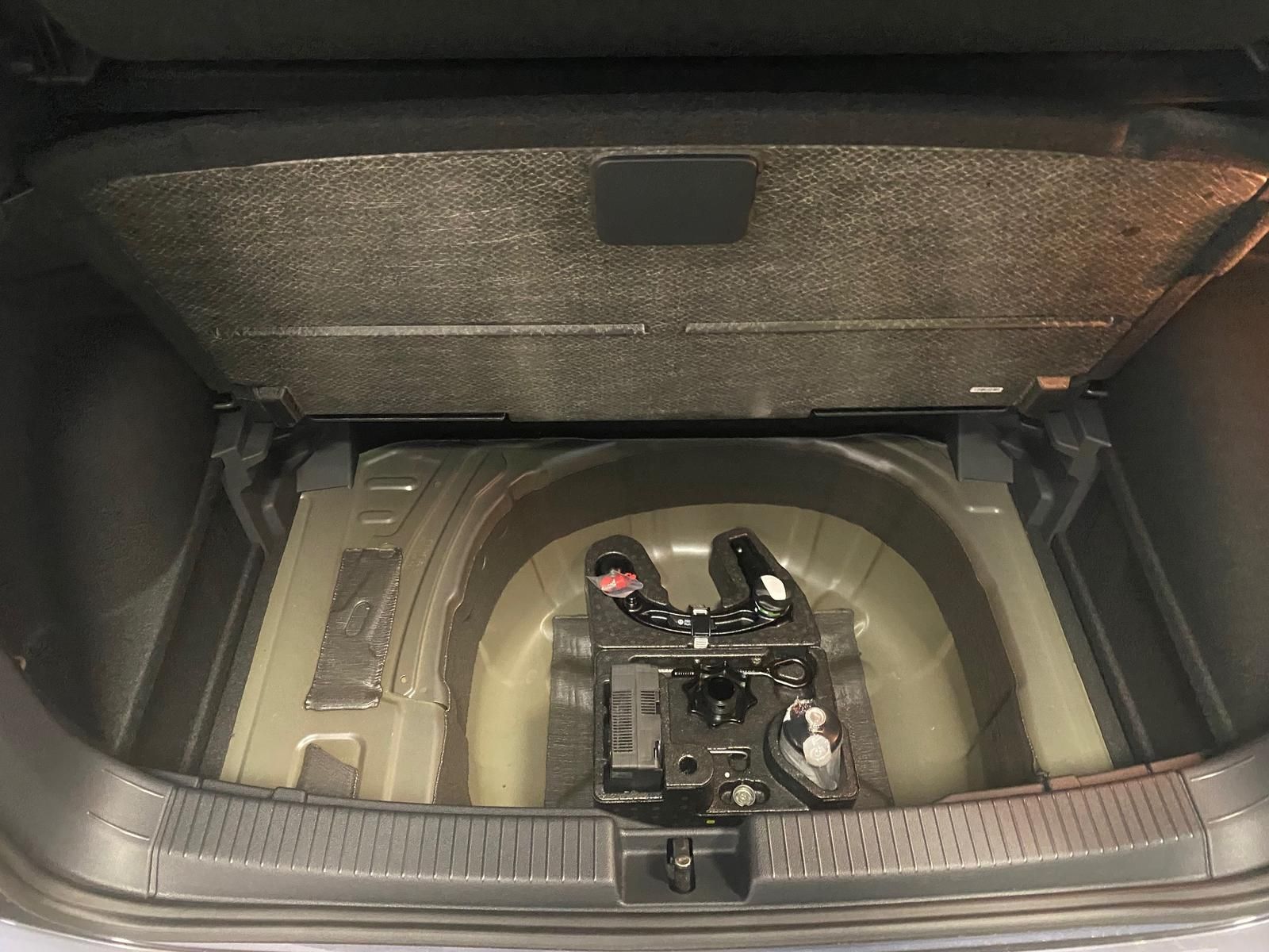 Fahrzeugabbildung Volkswagen T-Cross 1.0 TSI DSG R-Line BLACKSTYLE+MATRIX+AHK