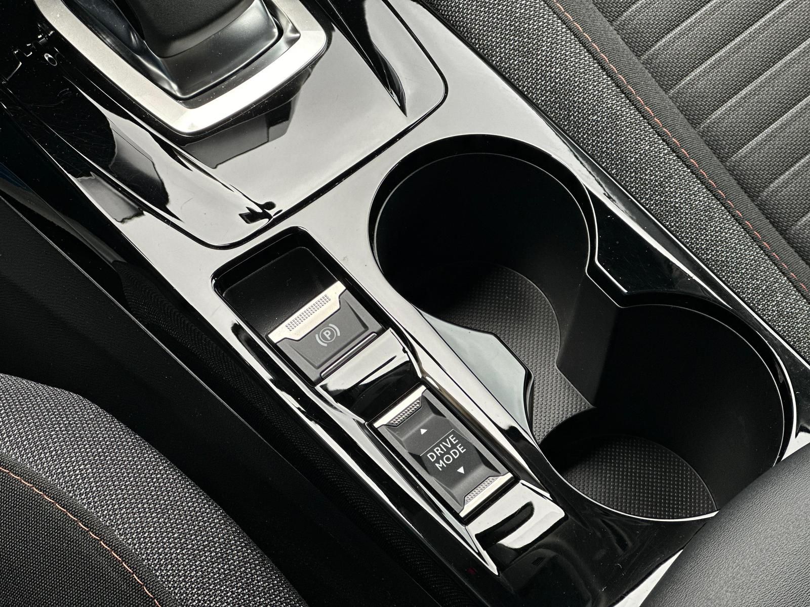 PEUGEOT e-208 Active Pack LED#SPUR#TEMPO#PDC#DAB#KLIMA - Image 16
