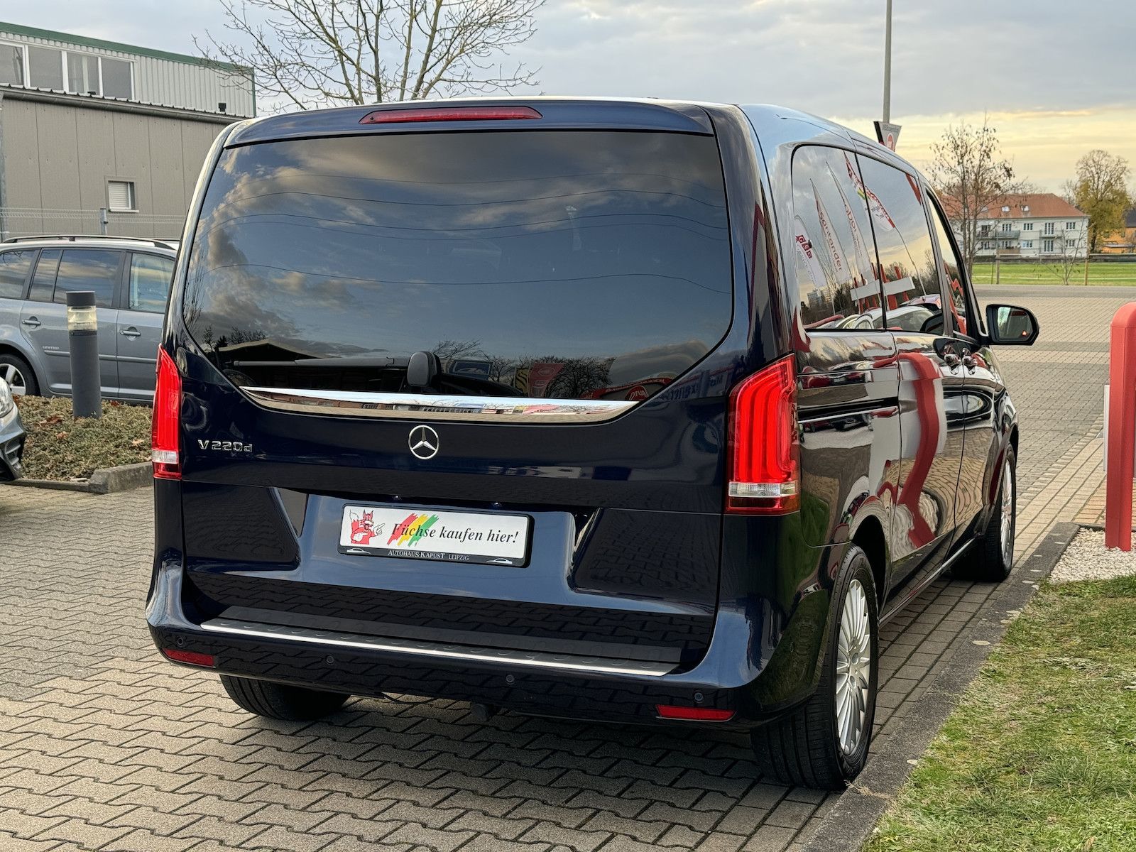 Fahrzeugabbildung Mercedes-Benz V 220 d EDITION/LED/Navi/DAB/Cam/Spur/Side/AHK/