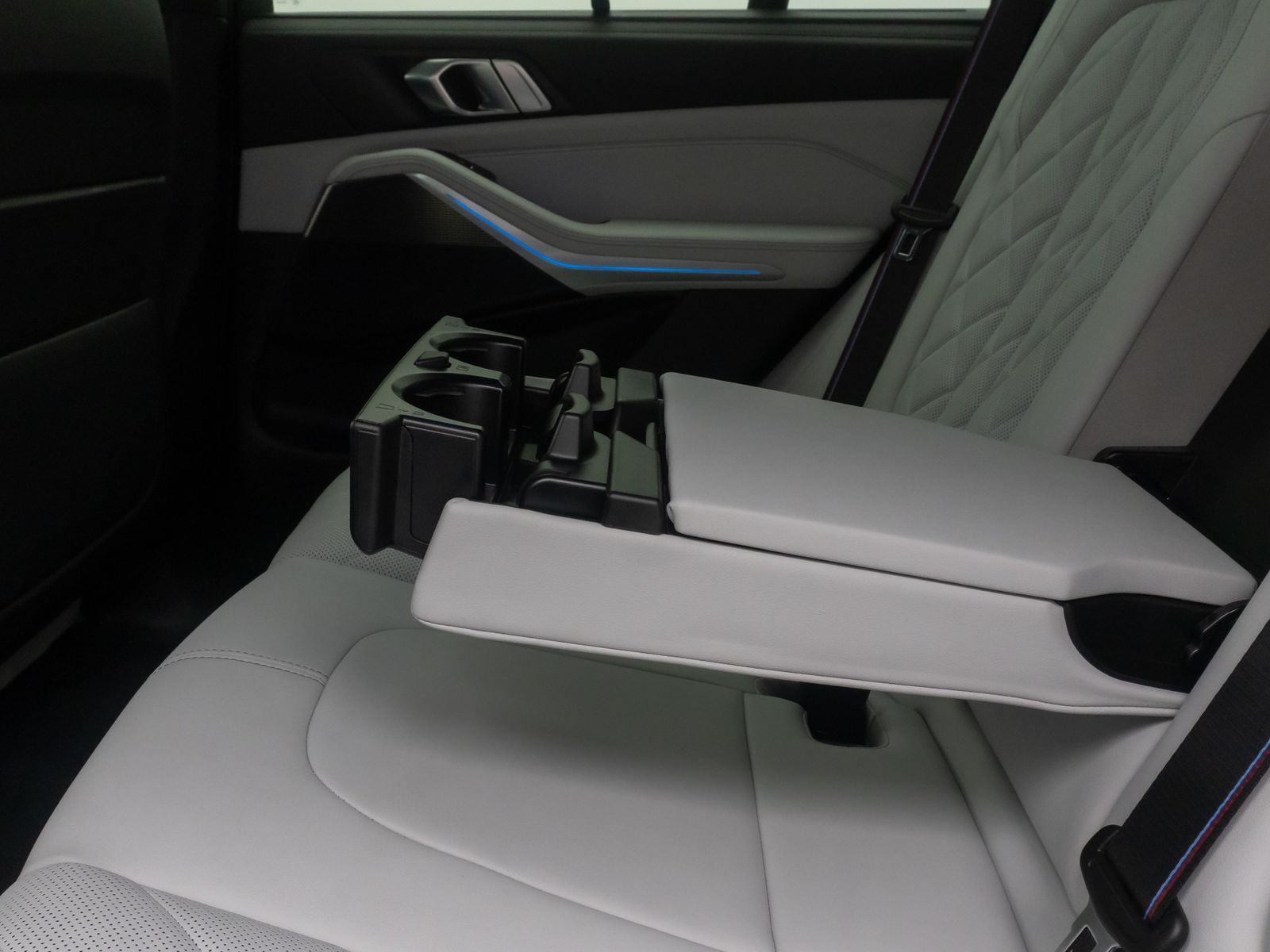 Fahrzeugabbildung BMW X5 xD45e M Sport Laser DAB HUD Komfort 21Zoll