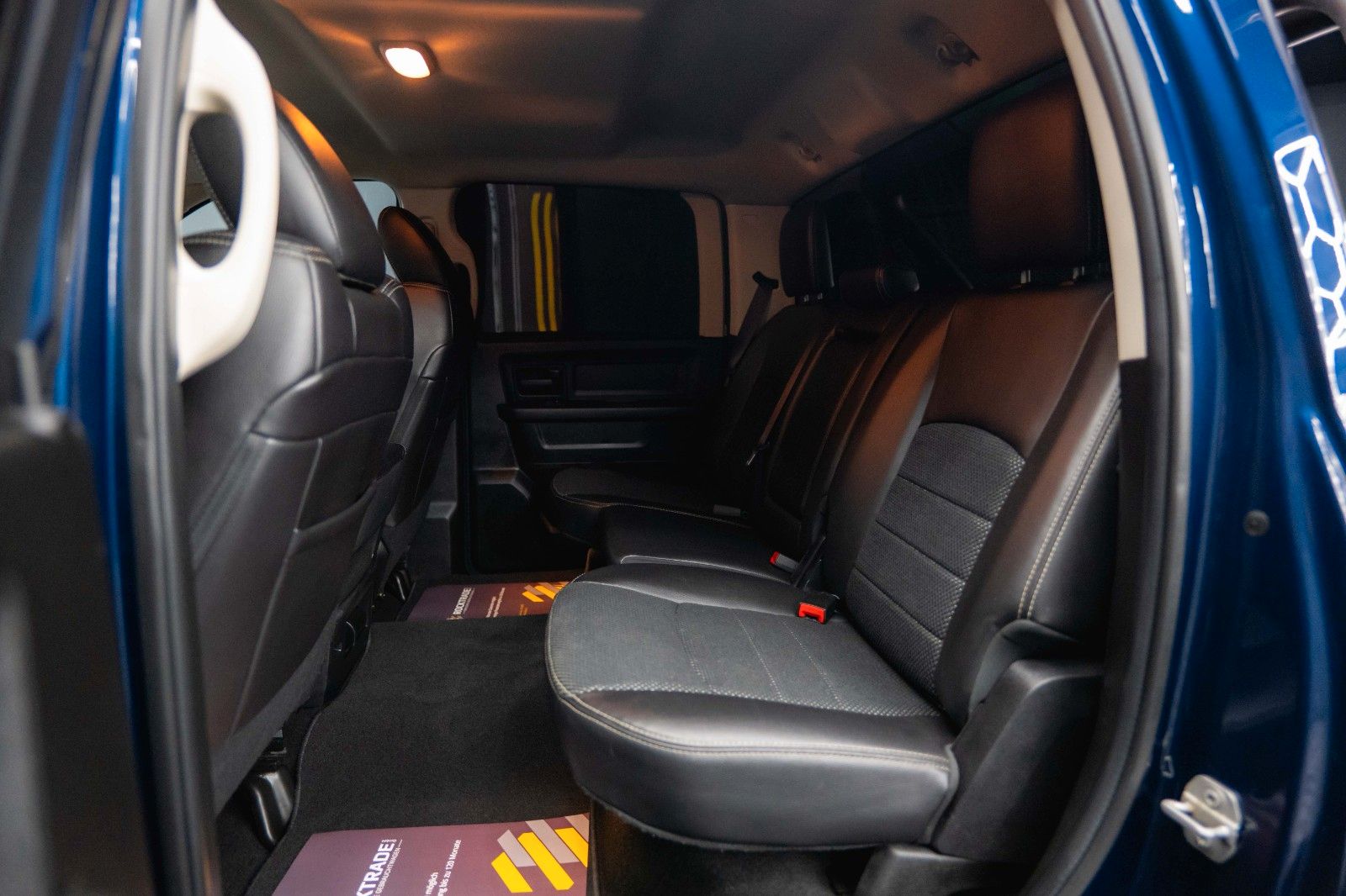 Fahrzeugabbildung Dodge RAM 5.7 V8 HEMI 4x4 OFFROAD Night-Paket *LED*AHK