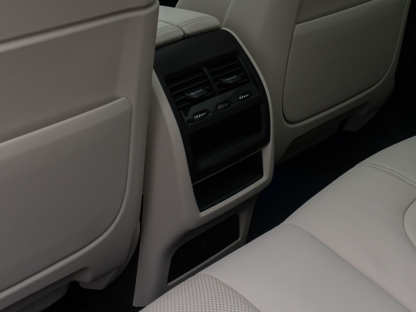 Fahrzeugabbildung BMW X5 xD30d M Sport Laser 360° HUD DAB Panorama 22"