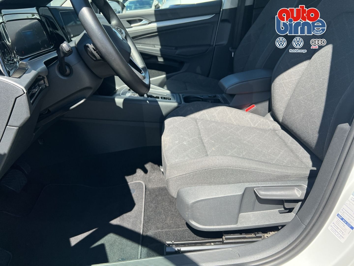 Golf VIII 2.0 TDI Life (EURO 6d) AHK-klappbar Na