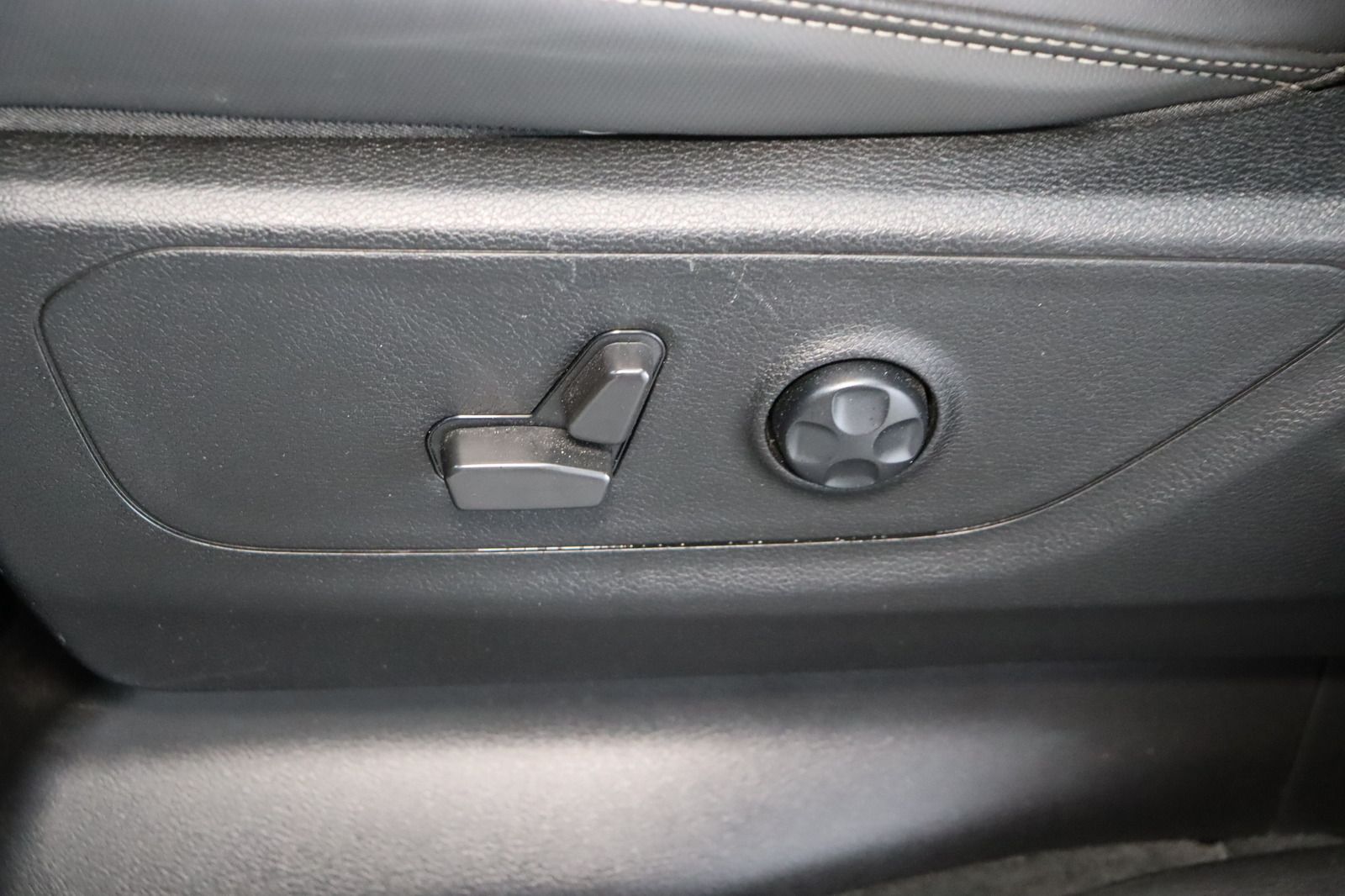 Fahrzeugabbildung Dodge Ram 1500 5.7 V8 Crew Cab Big Horn * Built to Ser