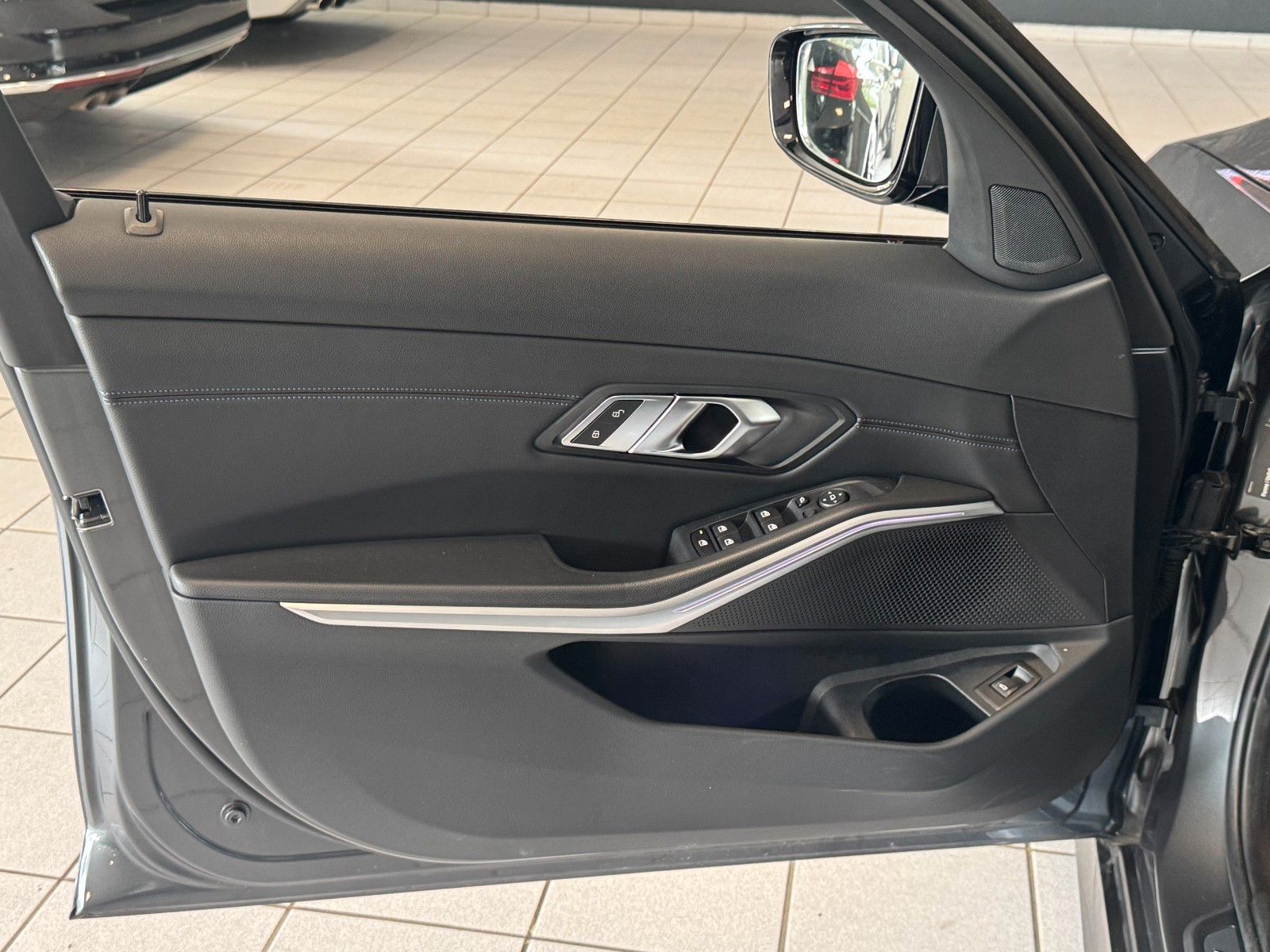 BMW 320d xDrive Touring M Sport Auto foto 18