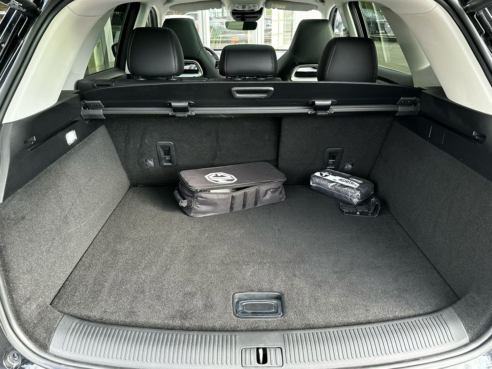 Fahrzeugabbildung MG EHS Luxury PANO+LEDER+NAVI+SHZ+KAMERA+ACC+360°+