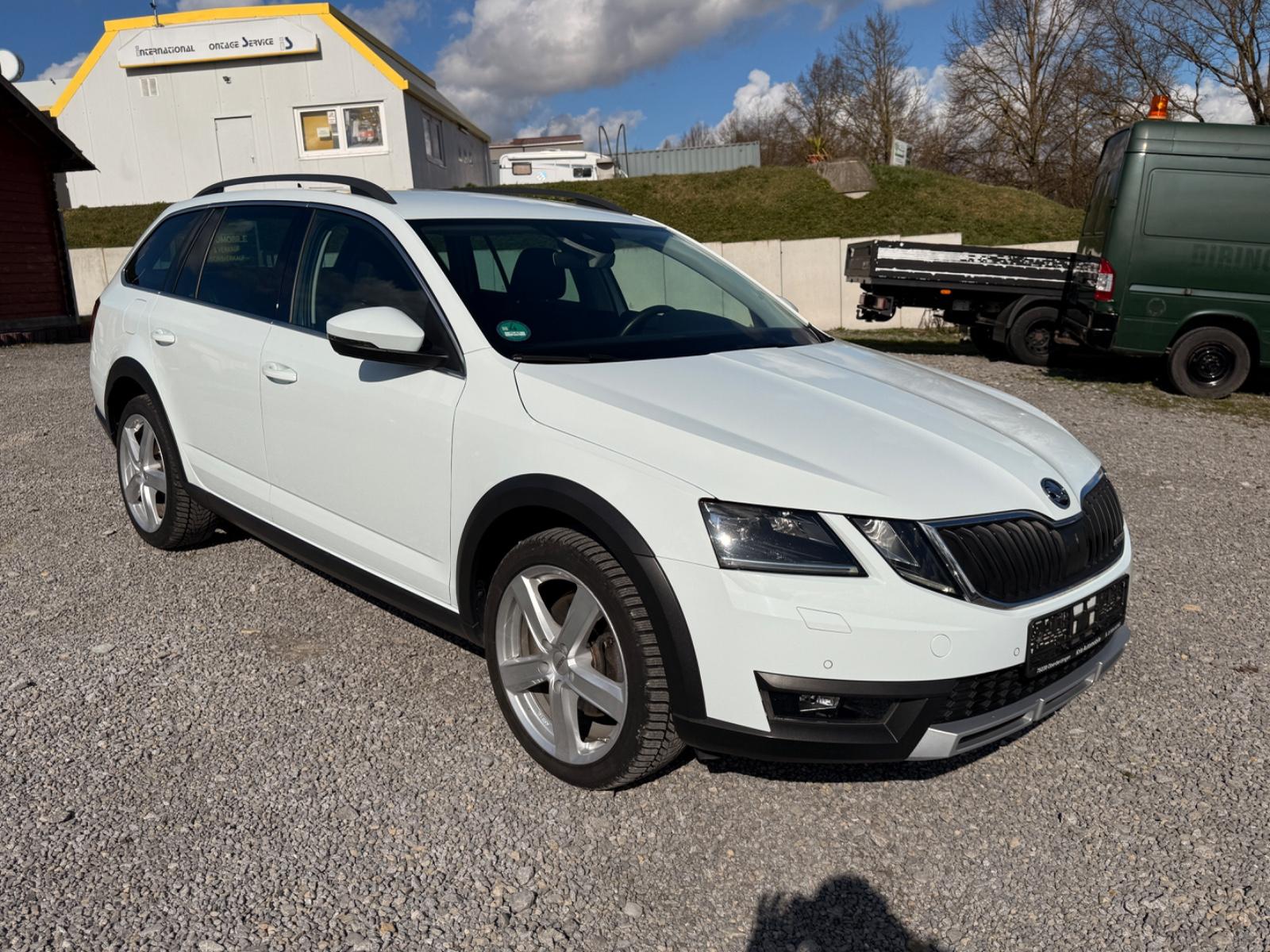 Skoda Octavia 2.0TDI 4x4 DSG*APPLE*ANDROID*Kamera*Spur