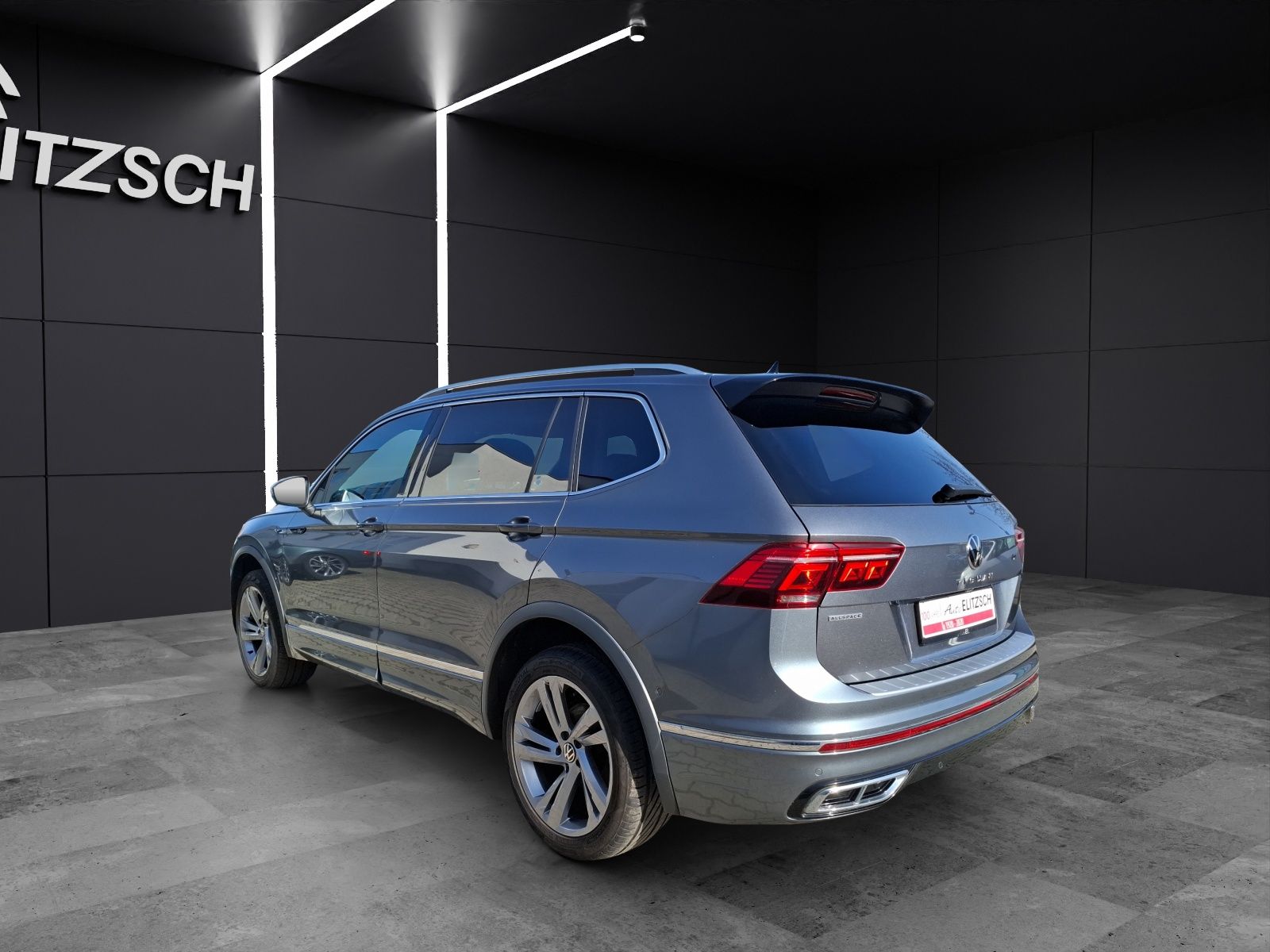 Fahrzeugabbildung Volkswagen Tiguan Allspace TDI R-Line DSG 4M Matrix AHK Nav