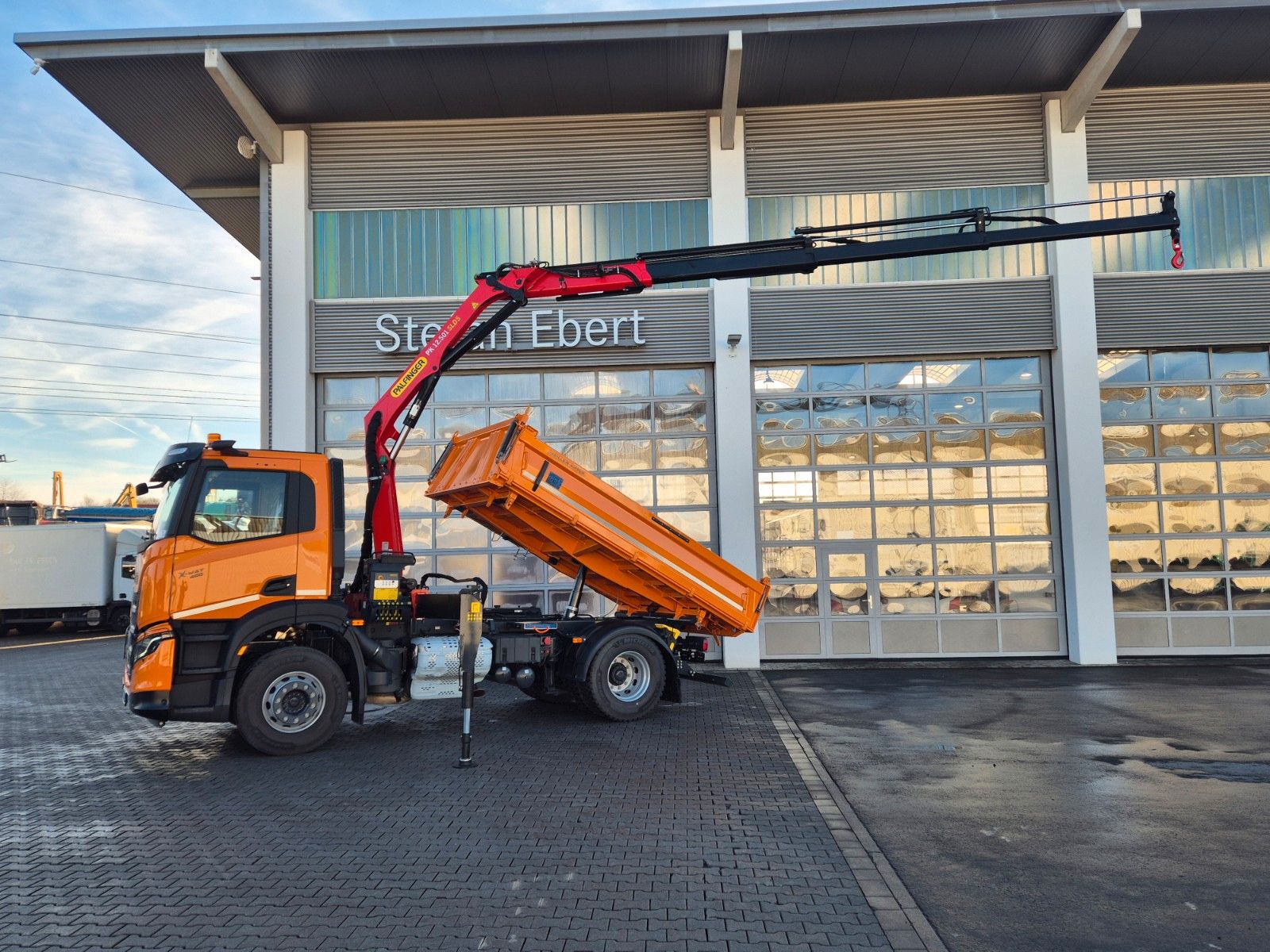 Fahrzeugabbildung Iveco X-Way  AD200X40/P 4x2 Palfinger PK 12.501 Funk