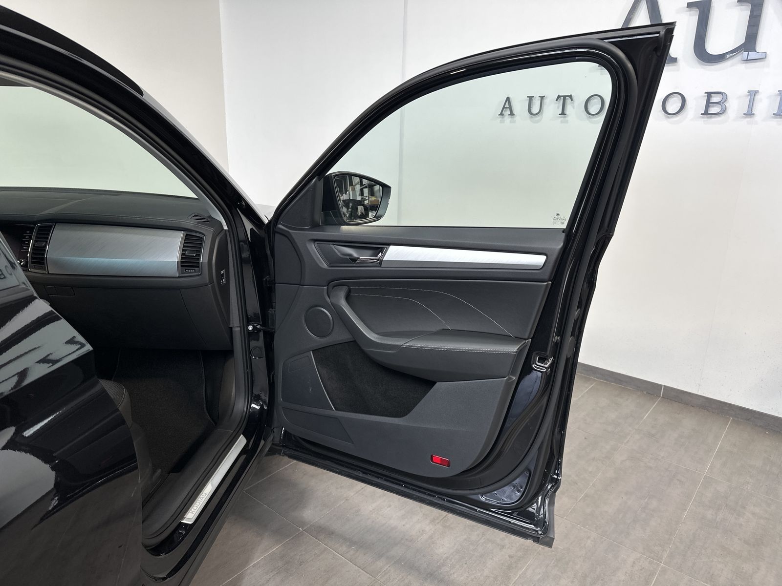 Fahrzeugabbildung SKODA Kodiaq Ambition NAV+MATRIX+ACC+AHK+KAMERA+17ZOLL